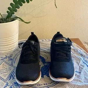 Skechers Shoes Nwot Skechers Wide Fit Sneakers Poshmark